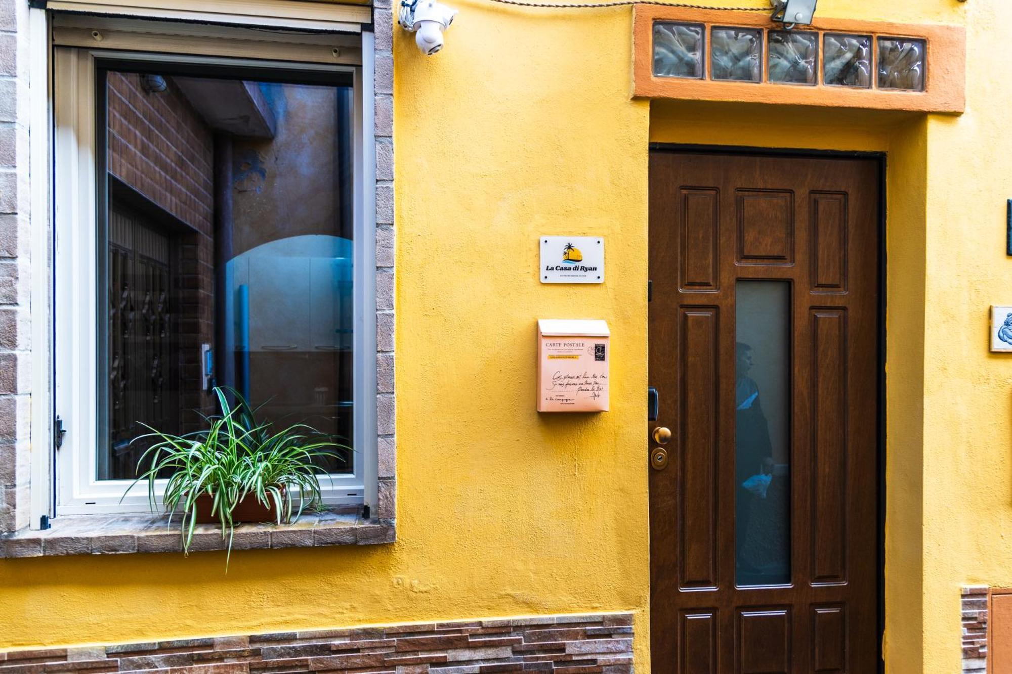 La Casa Di Ryan - Camere - Policlinico - Cittadella Monserrato Bagian luar foto